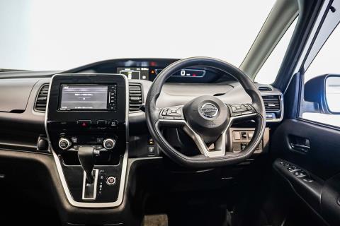 2017 Nissan Serena 8 Seater - Thumbnail