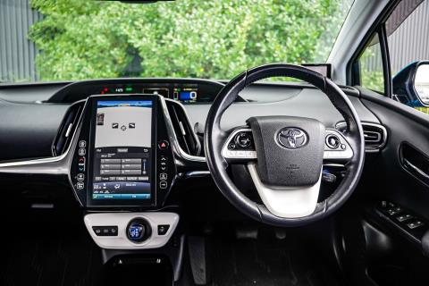 2017 Toyota Prius PHV Hybrid - Thumbnail