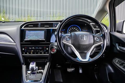2016 Honda Fit Shuttle Z Hybrid - Thumbnail