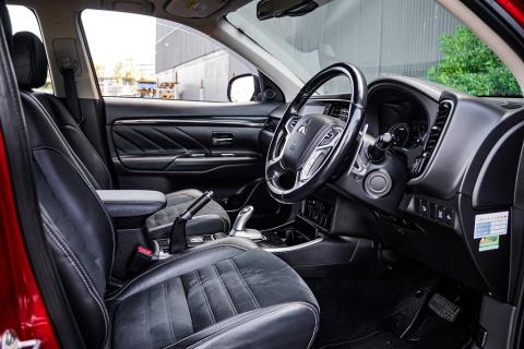 2015 Mitsubishi Outlander VRX PHEV 4WD - Thumbnail