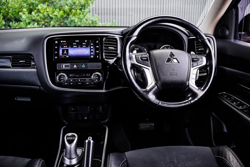 2015 Mitsubishi Outlander VRX PHEV 4WD