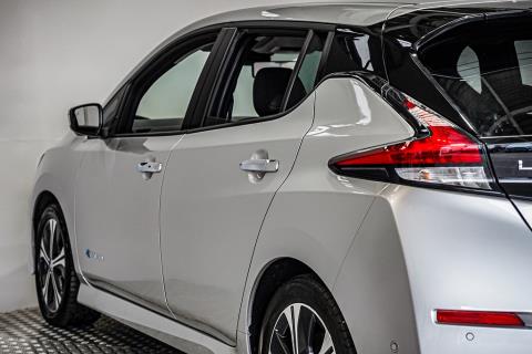 2018 Nissan Leaf 40G 87% SOH - Thumbnail