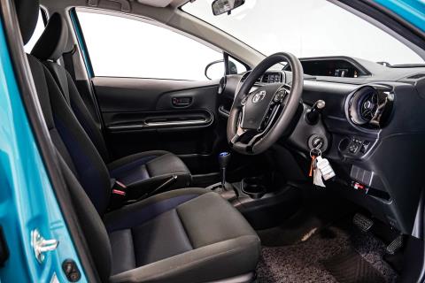 2018 Toyota Aqua S Hybrid / Prius C - Thumbnail
