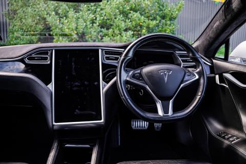 2015 Tesla Model S - Thumbnail