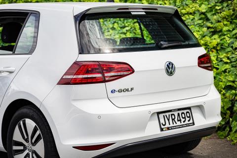 2016 Volkswagen e-Golf 100% Electric - Thumbnail