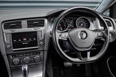 2016 Volkswagen e-Golf 100% Electric - Thumbnail