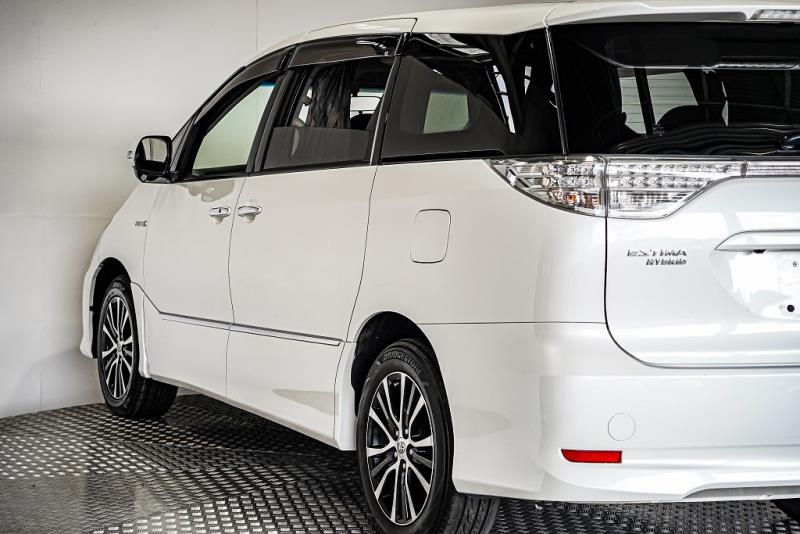 2013 Toyota Estima Aeras Hybrid