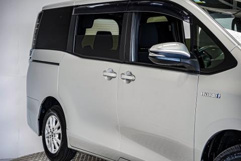 2018 Toyota Voxy Hybrid / Noah - Thumbnail