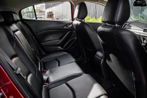 2015 Mazda Axela 20S / 3 Ltd. Hatch - Thumbnail