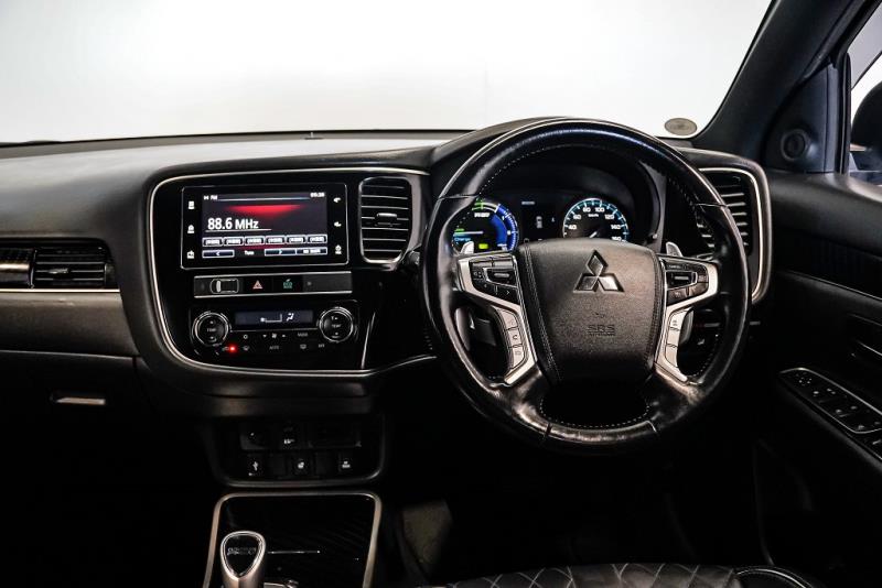 2018 Mitsubishi Outlander VRX PHEV 4WD
