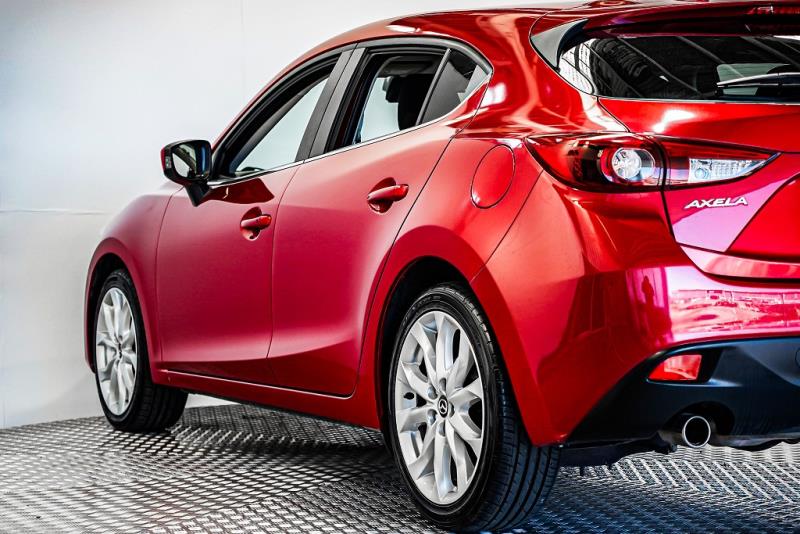 2014 Mazda Axela 20S / 3 Sport Hatch