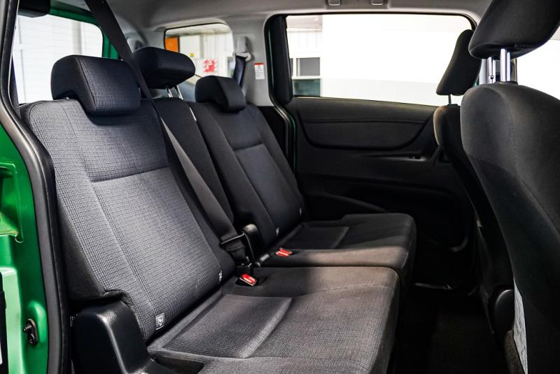 2016 Toyota Sienta Hybrid G 7 Seater