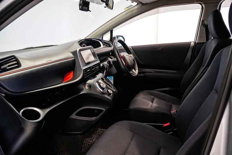 2015 Toyota Sienta G Hybrid
