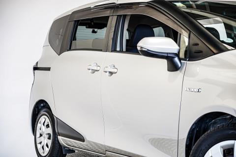 2015 Toyota Sienta G Hybrid - Thumbnail
