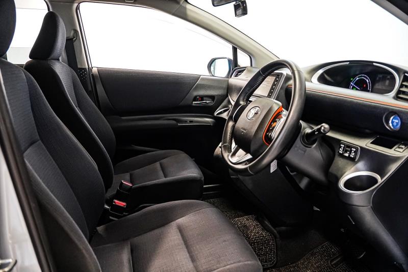 2015 Toyota Sienta G Hybrid