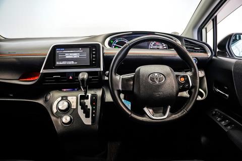 2015 Toyota Sienta G Hybrid - Thumbnail
