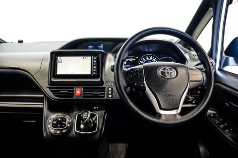 2018 Toyota Voxy Hybrid / Noah - Thumbnail