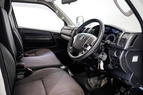 2018 Toyota Hiace ZL 5 Door - Thumbnail