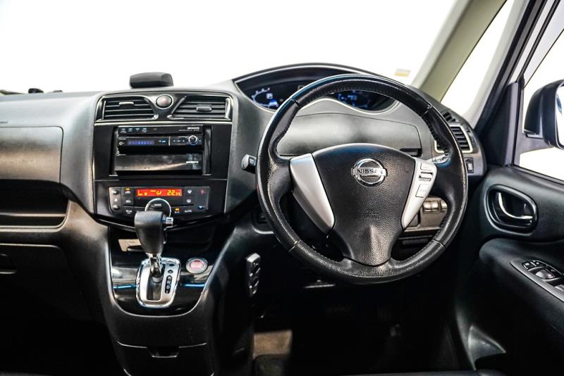 2015 Nissan Serena Hybrid 8 Seater