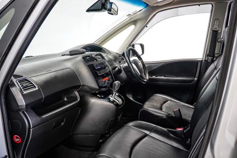 2015 Nissan Serena Hybrid 8 Seater - Thumbnail