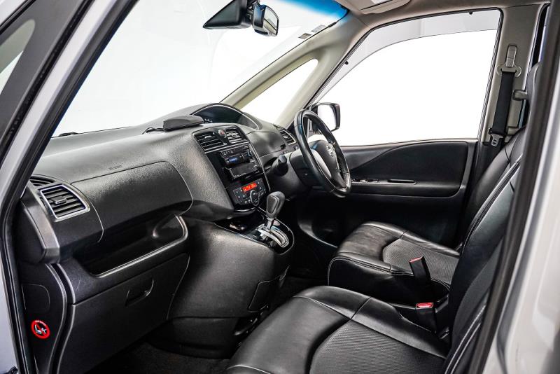 2015 Nissan Serena Hybrid 8 Seater