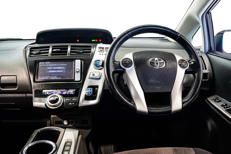 2011 Toyota Prius Alpha 7 Seater