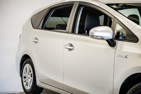 2011 Toyota Prius Alpha Hybrid - Thumbnail