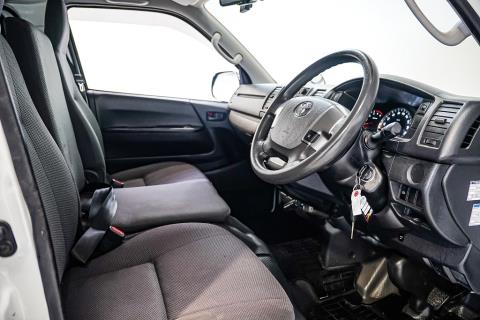 2018 Toyota Hiace 4WD Diesel 5 Door - Thumbnail