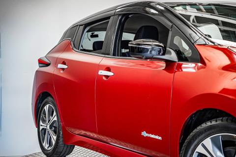 2018 Nissan Leaf 40G 88% SOH - Thumbnail