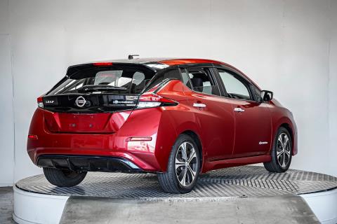 2017 Nissan Leaf 40G 87% SOH - Thumbnail