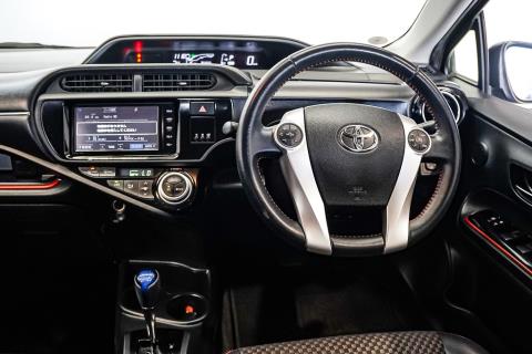 2015 Toyota Aqua Crossover Hybrid - Thumbnail