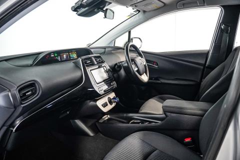 2016 Toyota Prius S Hybrid - Thumbnail