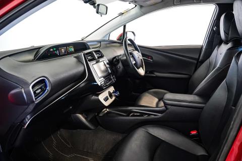 2016 Toyota Prius Hybrid S Touring - Thumbnail