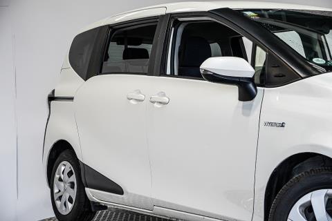 2016 Toyota Sienta Hybrid 7 Seater - Thumbnail