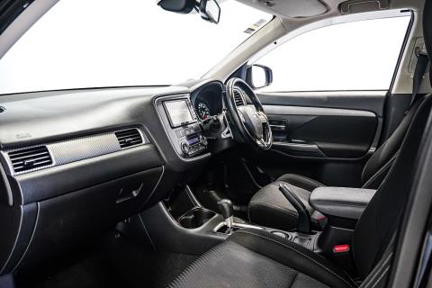 2016 Mitsubishi Outlander 7 Seater 4WD - Thumbnail