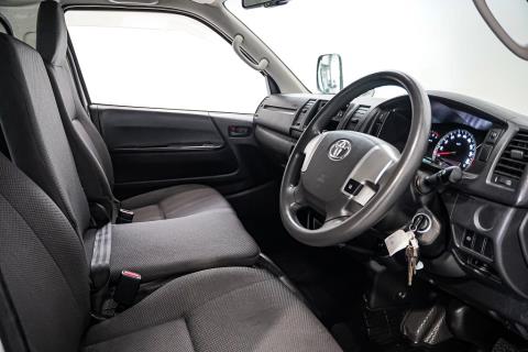 2018 Toyota Hiace ZL 5 Door - Thumbnail