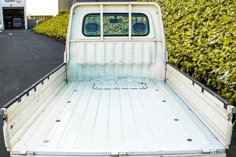 2002 Daihatsu Hijet - Thumbnail