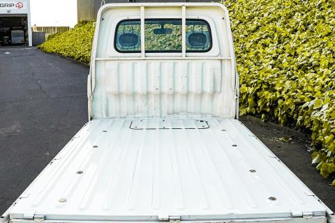 2002 Daihatsu Hijet - Thumbnail
