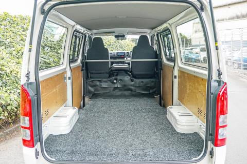 2018 Toyota Hiace ZL 5 Door - Thumbnail