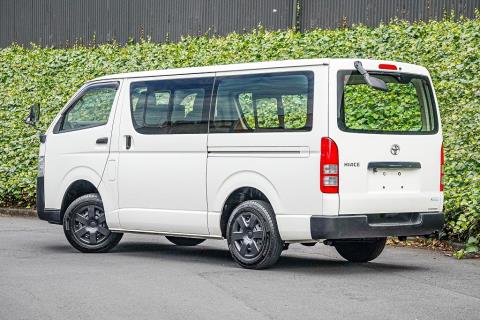 2018 Toyota Hiace ZL 5 Door - Thumbnail
