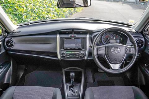2017 Toyota Corolla Fielder Hybrid - Thumbnail
