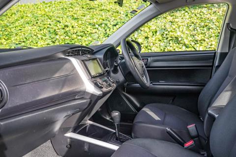 2017 Toyota Corolla Fielder Hybrid - Thumbnail