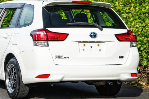 2017 Toyota Corolla Fielder Hybrid - Thumbnail