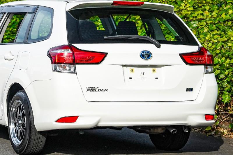 2017 Toyota Corolla Fielder Hybrid