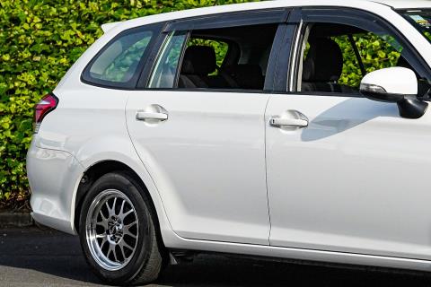 2017 Toyota Corolla Fielder Hybrid - Thumbnail