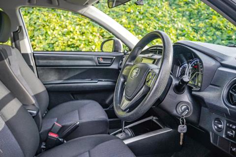 2017 Toyota Corolla Fielder Hybrid - Thumbnail