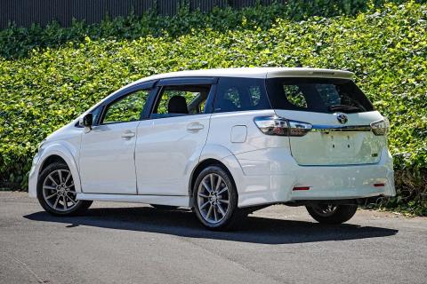 2012 Toyota Wish 2.0Z - Thumbnail