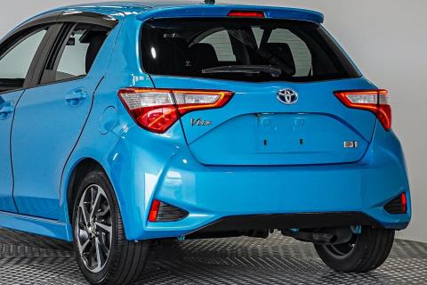 2017 Toyota Vitz Hybrid / Yaris - Thumbnail