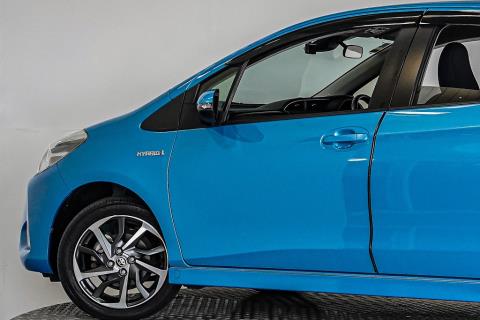 2017 Toyota Vitz Hybrid / Yaris - Thumbnail