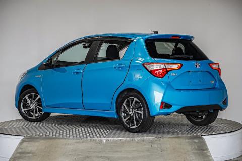 2017 Toyota Vitz Hybrid / Yaris - Thumbnail